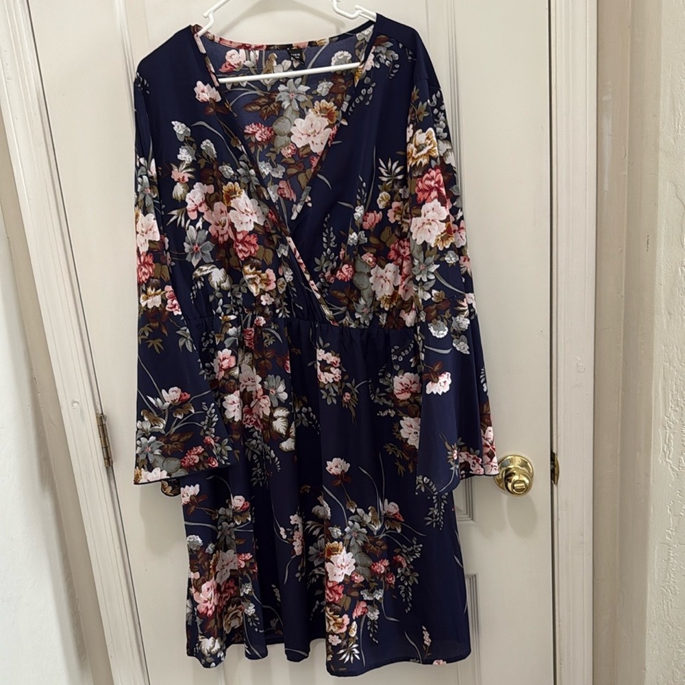 Women’s SHEIN 4 XL Floral Long Sleeve Dress Plus Size